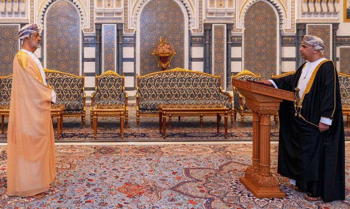 AboAlhajras1's tweet photo. تعيين لواء من جهاز الأمن الداخلي رئيسًا لجهاز الرقابة المالية والإدارية قرارا ذكيًا وله بُعد استراتيجي إذ يجمع بين الخبرة الأمنية والانضباط العسكري من جهة والرقابة على المال العام والنزاهة الإدارية من جهة أخرى
فوجود شخصية أمنية في هذا المنصب يعزز الشفافية والصرامة لمكافحة الفساد. https://t.co/qh0tz0xXZs