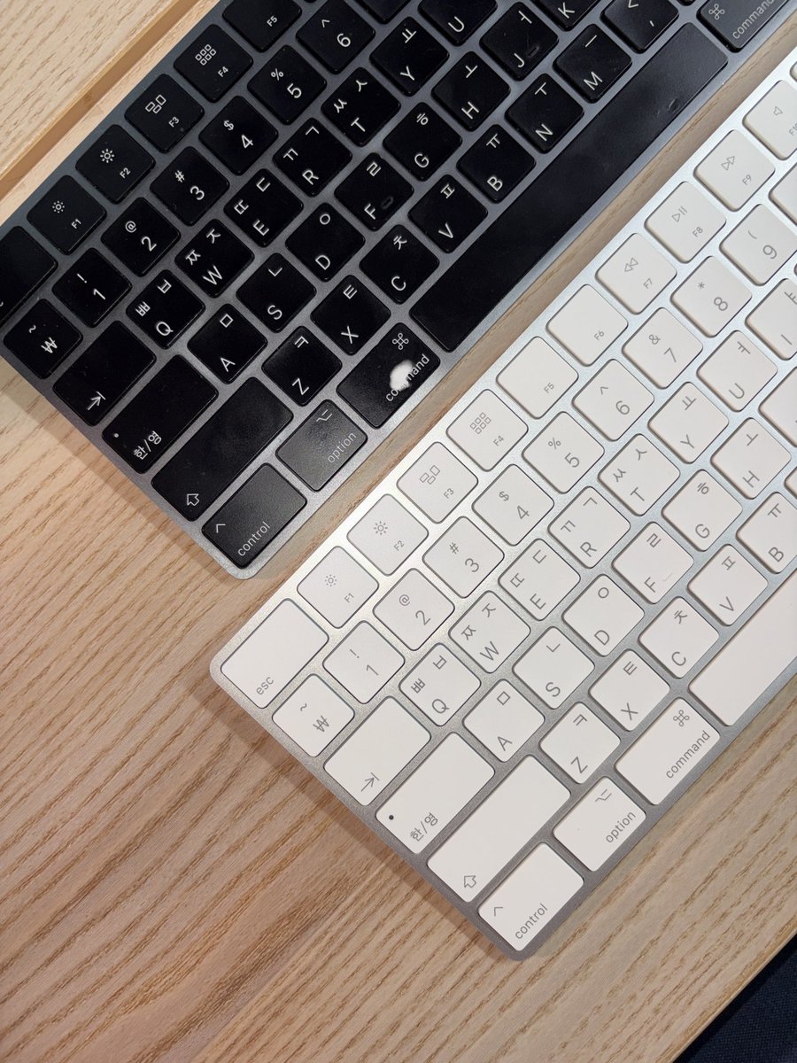 슬슬 키가 안 눌리기 시작해서 다시 하나 장만함 근데 그 사이에 또 뭔가 바꾼듯? 높이는 같은데 키 누르는 느낌이 완전 다르네