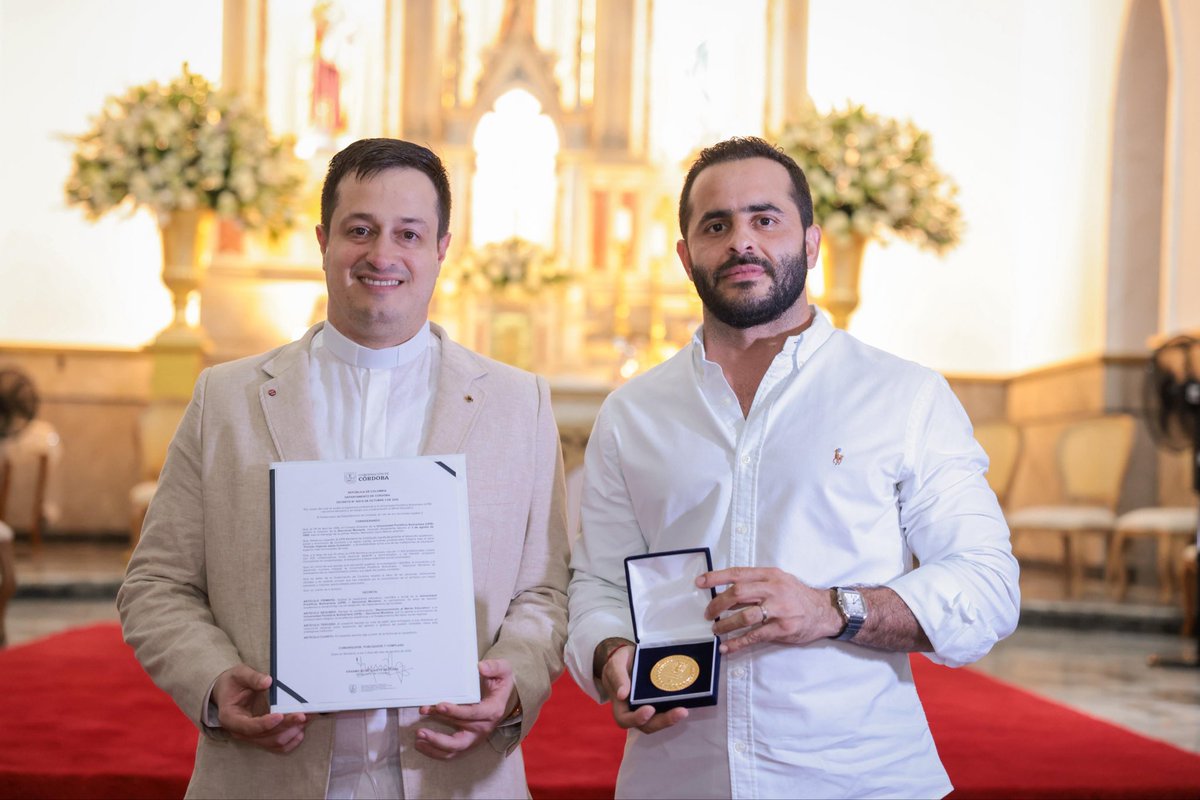 Entregamos la Medalla al Mérito Educativo a la Universidad Pontificia Bolivariana Seccional Montería, en reconocimiento a sus 30 años de aporte al desarrollo de nuestro departamento y a la formación de profesionales íntegros.

Celebro la labor de esta institución en la formación