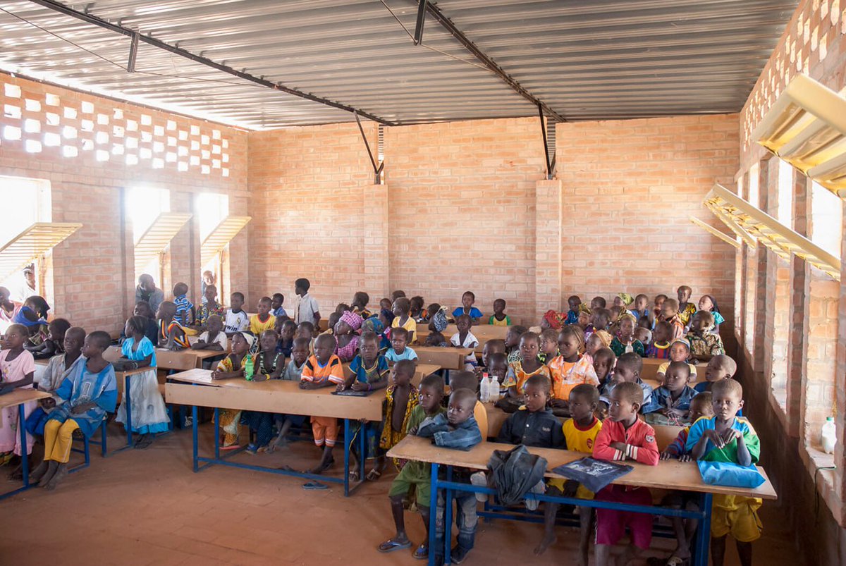 CPMMwangi's tweet image. A primary School in Mali by LEVS architecten.
Built of compressed earth blocks.
There is so much potential in utilizing earth construction for our rural schools.
Just look at this. Marvellous!