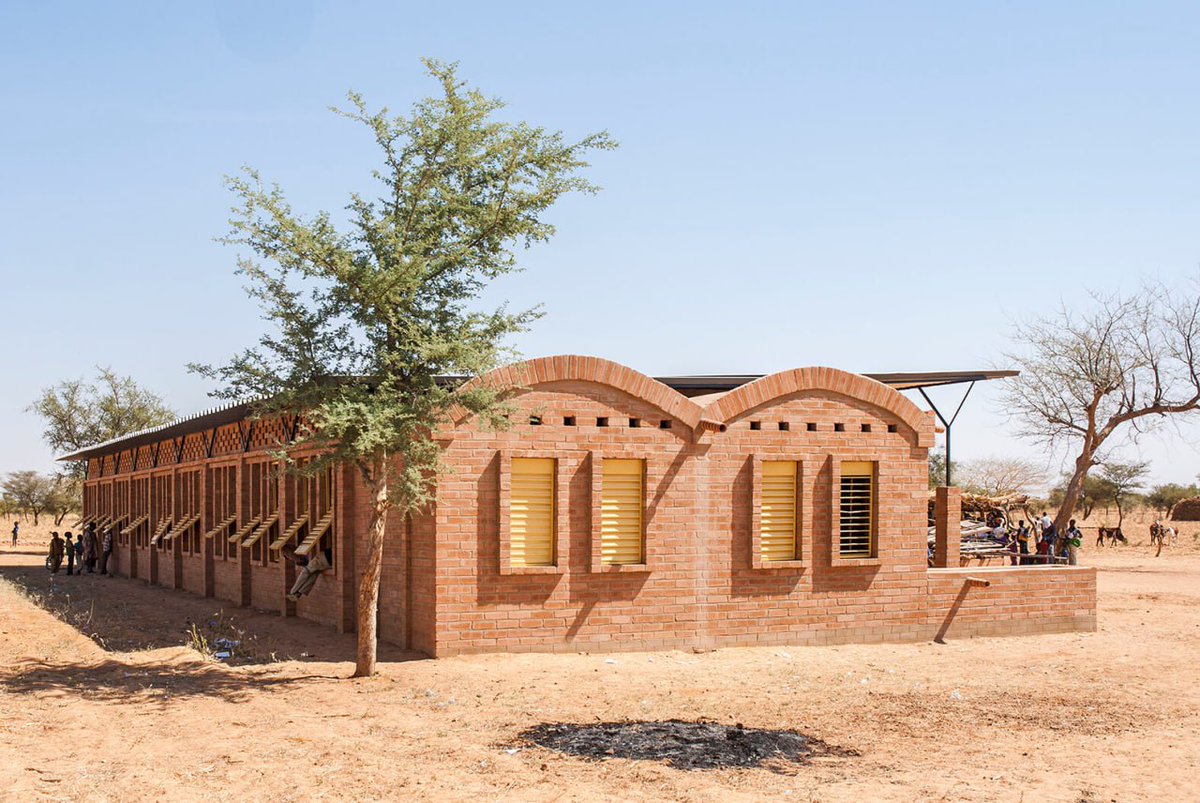 CPMMwangi's tweet image. A primary School in Mali by LEVS architecten.
Built of compressed earth blocks.
There is so much potential in utilizing earth construction for our rural schools.
Just look at this. Marvellous!