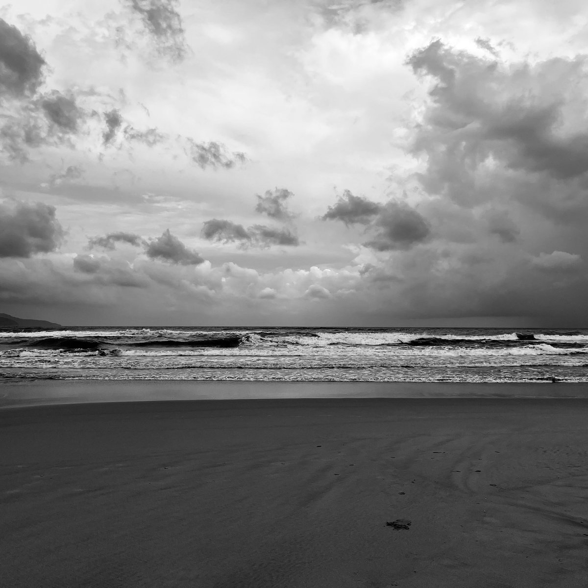 karinarthouse's tweet image. #TEZOSTUESDAY 
Stormy sea
3 #tezos