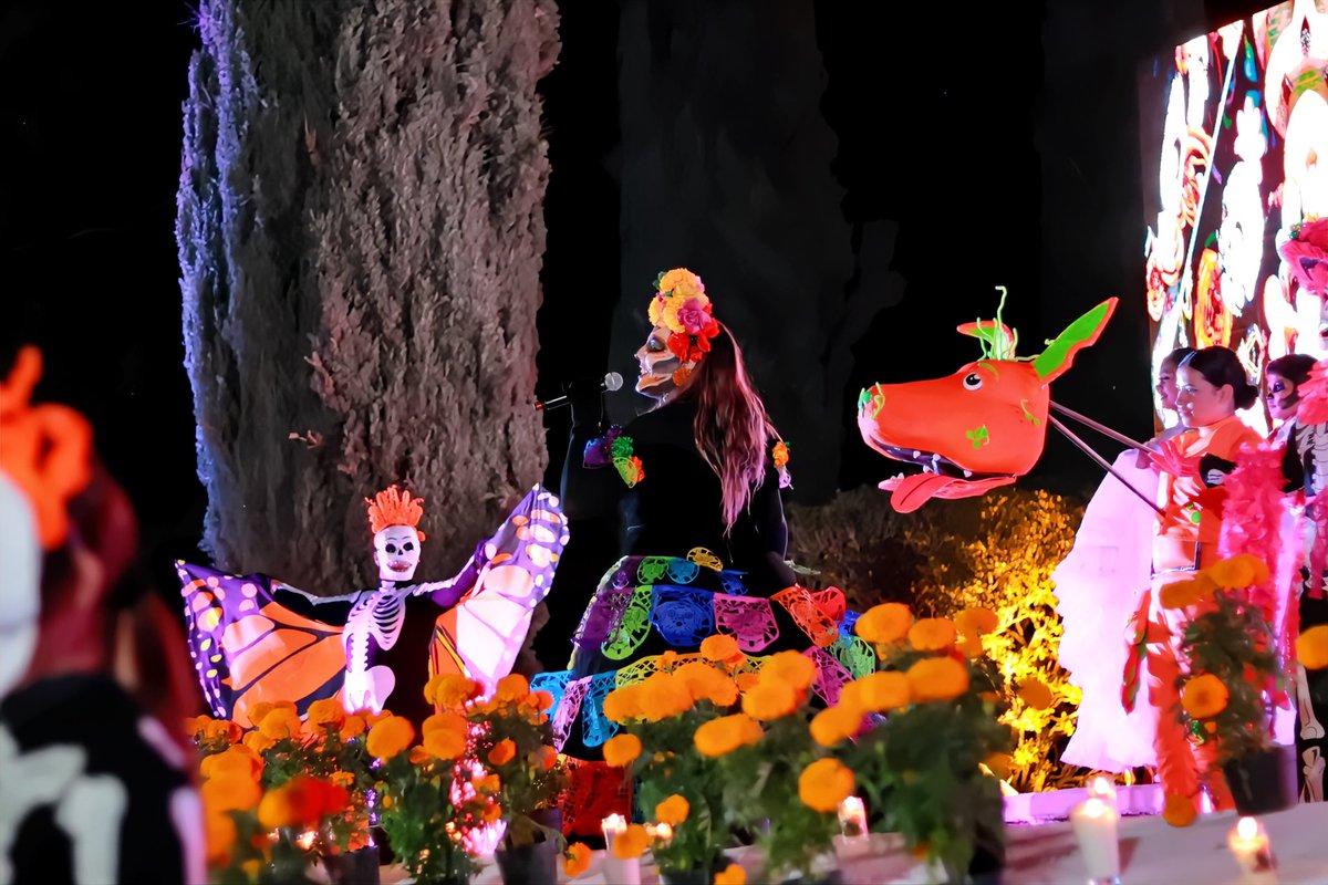 DMAF_Dgo's tweet image. 💀✨ Con la visión de nuestro presidente municipal @josejoseantonio, iniciamos #Muuki2025, una celebración que honra nuestras tradiciones y a quienes nos antecedieron.

Del 27 de octubre al 2 de noviembre, vivamos juntos #ElNorteMásMexicano. 🌼
#DurangoEsElCamino 🐺