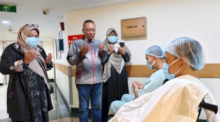 Setahun yang lalu, 21 Oktober 2024 saya  memasuki kehidupan kedua dalam operasi transplantasi di Apollo Hospital New Delhi India. Alhamdulillah, saya dan pendonor yang juga anak tertua dalam keadaan sehat wal afiat. TUHAN maha baik.