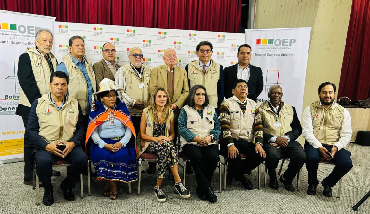 CopppalObserva's tweet photo. La MOE de COPPPAL en Bolivia 🇧🇴 presentó el  informe preliminar de la segunda vuelta electoral de las elecciones presidenciales ante el presidente y las y los vocales del @TSEBolivia. https://t.co/x2sxjYfaV7