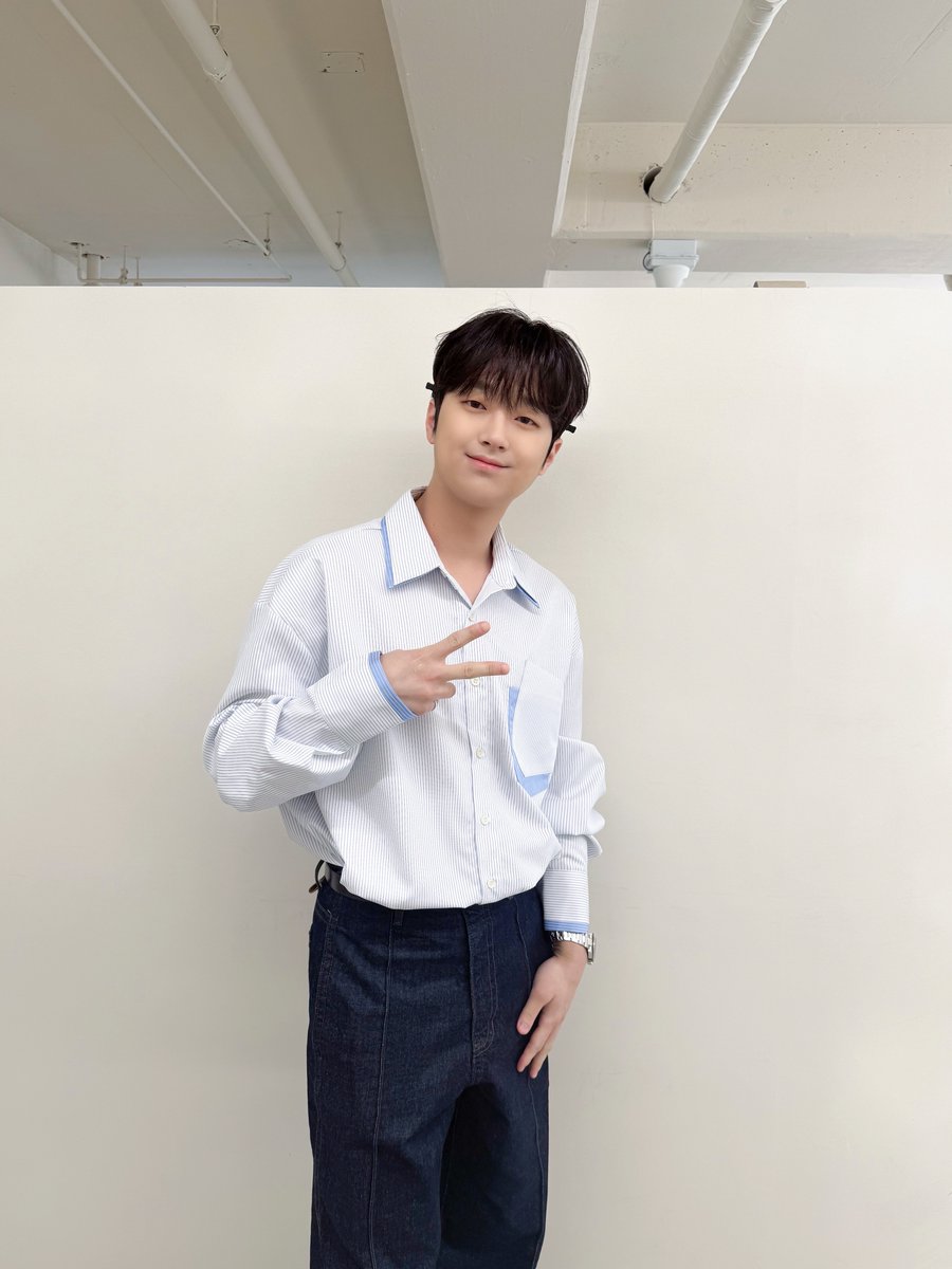 이찬원(LEECHANWON) 공식 트위터 (@chanwonofficial) on Twitter photo 📸 찬또그래퍼 📸
<이은지의 가요광장>으로
실시간 찬원을 만나는 날💖
‘오늘은 왠지’  라이브를
처음으로 들어볼 수 있는
절호의 기회!😆
놓치지 마시고
KBS Cool FM으로
지금 바로 모여주세요😉
#이찬원 #LeeChanWon
#이은지의가요광장
#티엔엔터테인먼트 📸 찬또그래퍼 📸
<이은지의 가요광장>으로
실시간 찬원을 만나는 날💖
‘오늘은 왠지’  라이브를
처음으로 들어볼 수 있는
절호의 기회!😆
놓치지 마시고
KBS Cool FM으로
지금 바로 모여주세요😉
#이찬원 #LeeChanWon
#이은지의가요광장
#티엔엔터테인먼트