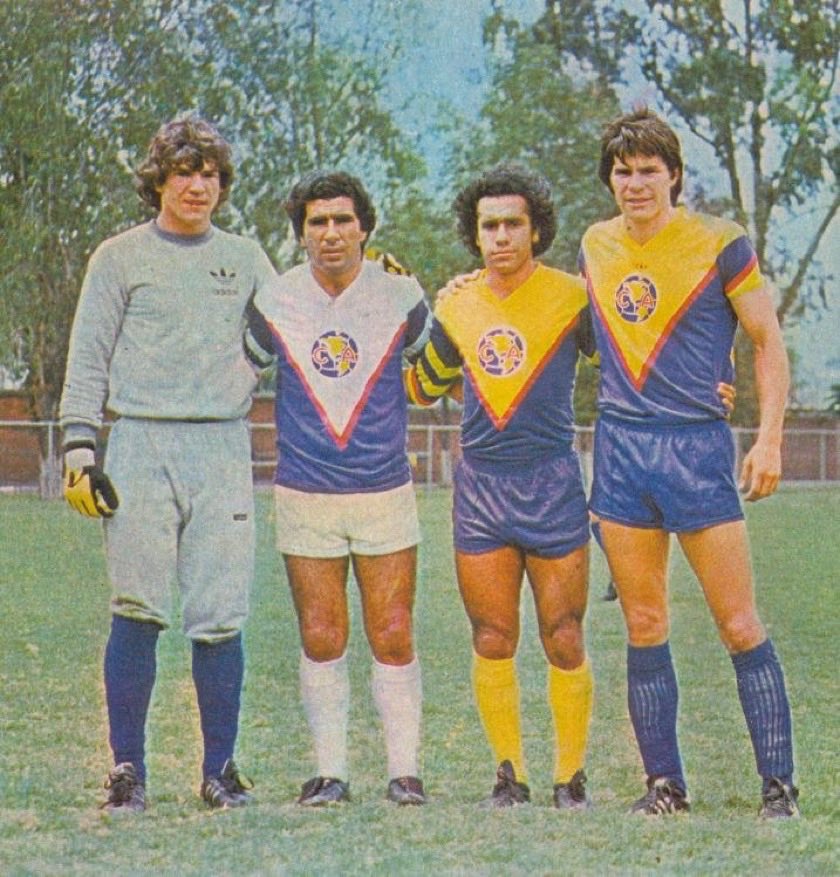 Siempre que me sale esta foto en recuerdos 🦅⚽️🏆y veo a estos grandes 🦅🦅🦅se me sale un Lagrimon 🦅🦅🦅el chaparrito el más grande