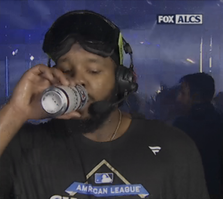 MLBONFOX's tweet photo. vibes in Canada tonight 🍻 https://t.co/dSacLlE9i1