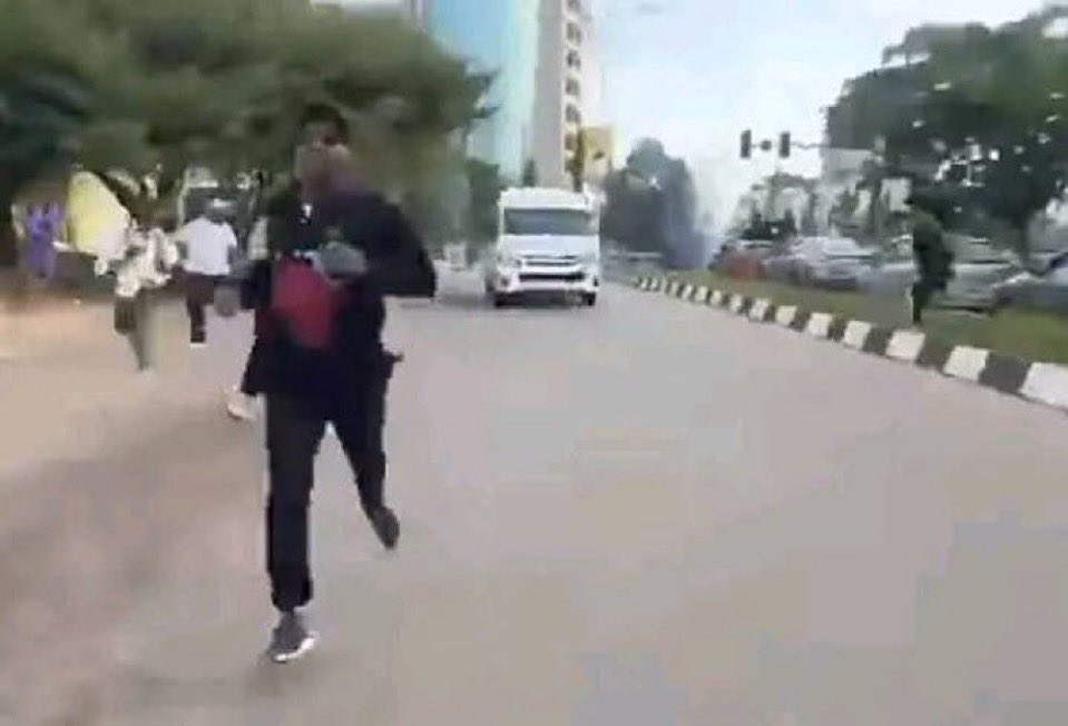 LabiChris's tweet photo. @sowore #RevolutionRun ๐๐๐ https://t.co/66maNP0RJn