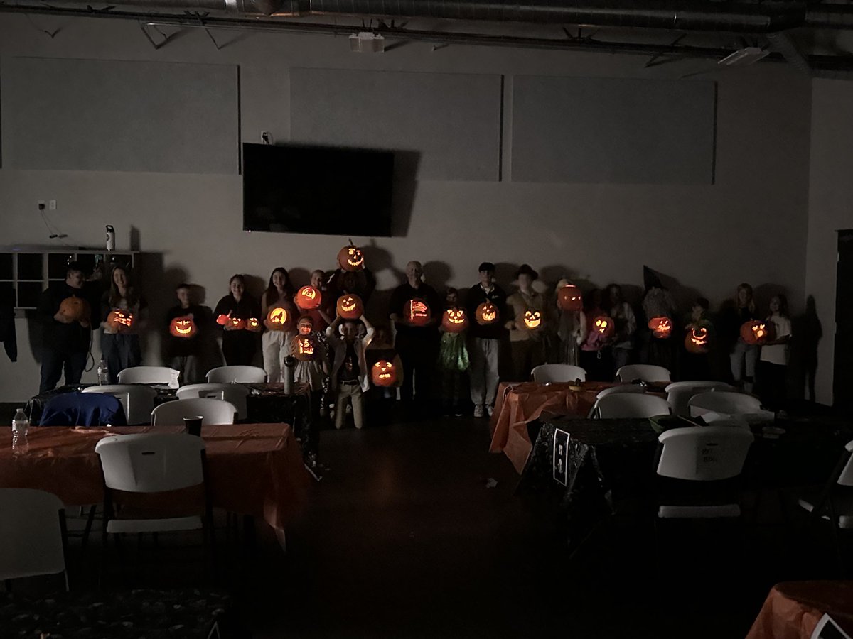 A great night at our City of Star’s HALO (Hometown Angels Lifting Others) event where 21 of our communities youth carved pumpkins with the Mayor 😇.   A great evening with various levels of creativity, costumes and fellowship.    

I carved a flag with Freedom under it❤️

Thank