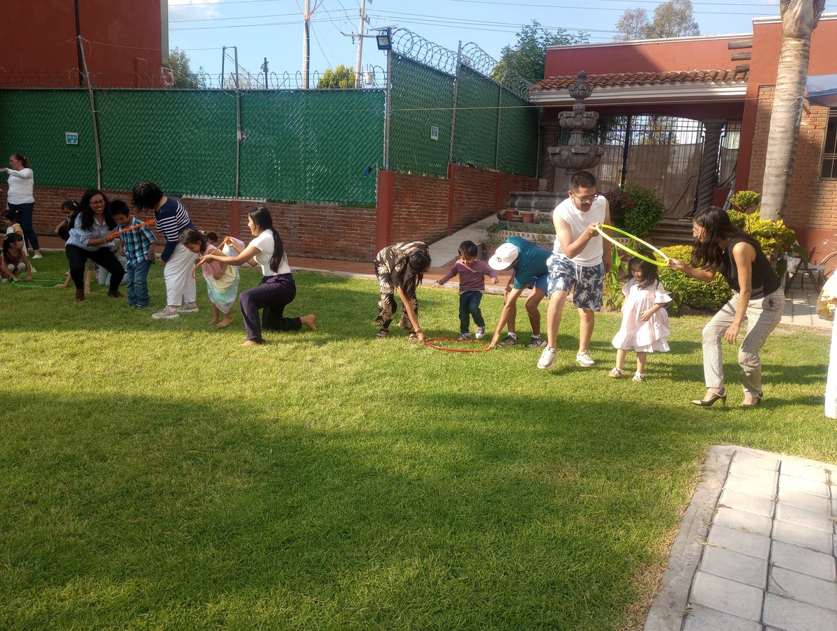 ElPuenteBC's tweet photo. El día de ayer tuvimos nuestra reunión de matrimonios donde se compartieron los alimentos y veinte parejas tuvieron un tiempo de estudio basado en los 2 primeros capítulos del libro "Los 5 lenguajes del amor". Damos gracias a Dios por este grupo. https://t.co/WARo8SvdAc