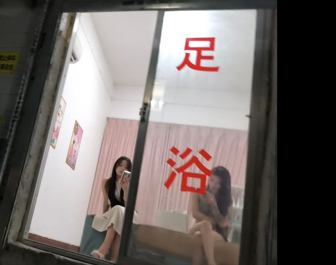 #珠海   #站街 #扫街
金湾区三灶鱼塘村,
斗门区白蕉镇成裕村，看到按摩养生的店直接问，二条小巷子全是。200-300