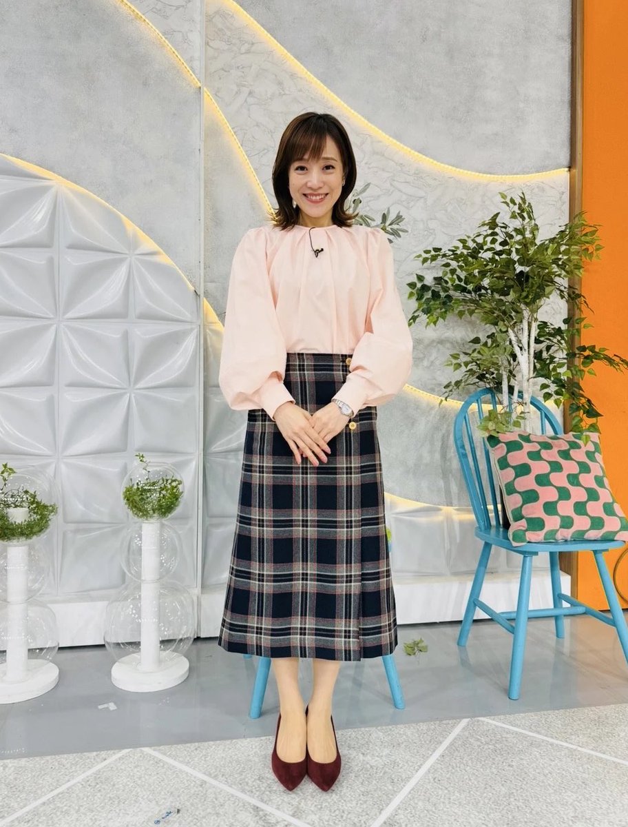 hiruobi_tbs's tweet image. \ 本日の #aicode はこちら🎀/
秋らしい色のチェックスカートにあわいピンクのブラウスが映えていて、寒さも吹き飛ばしてくれそうな華やかさです🌍
本日もひるおびをご覧いただき
ありがとうございました🦁
明日もぜひご覧ください🫶
#TBS #ひるおび #aicode
#江藤愛 #アナウンサーコーデ