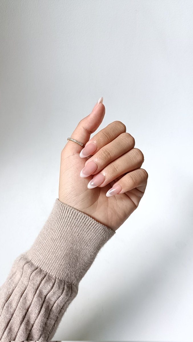 I FINALLY FOUND: FRENCH TIP press on nails yang mirip banget KAYA KUKU ASLIII🫶🏻💯 totally OBSESSED🤍

VERSI 18RB                         VERSI 60RB