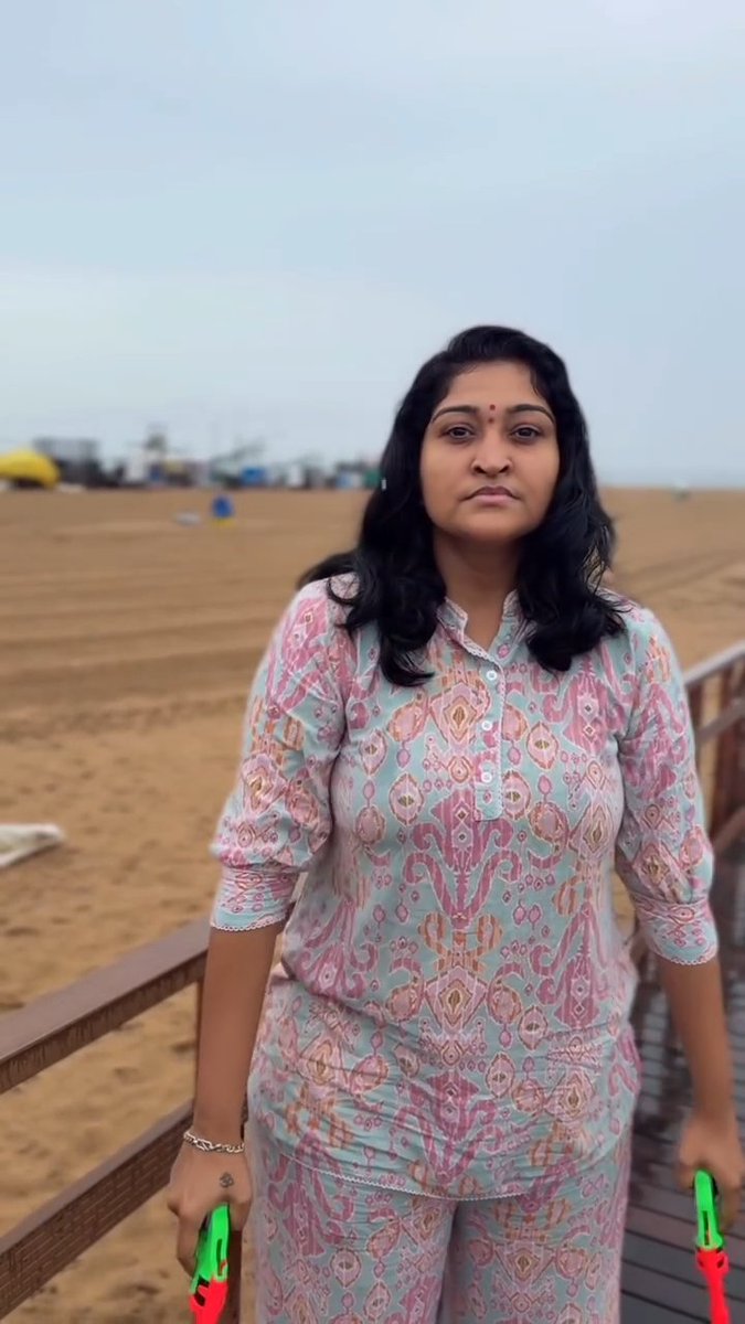 Maaa😍iva mudiya vilakki kalutha nakki kitae moonjila echiya thuppi sappanum💋top ah kalatti rendu akkula echiya thuppi nakki eduthu😘molaila moonjiya theichu kaamba kadichu ilukanum👅pant ah kalatti kavataiya virichu pundaiya nondi eduthu💦thodaiya thookikitu sunniya soruganum