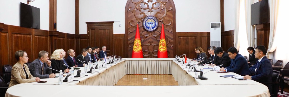 MFA_Kyrgyzstan's tweet photo. Minister Jeenbek Kulubaev met with the #OSCE / #ODIHR Election Observation Mission to discuss cooperation in ensuring transparent and inclusive parliamentary elections in #Kyrgyzstan.
#MFAKyrgyzstan #Elections2025 #Democracy #OSCEKyrgyzstan

https://t.co/cHLazlZg4M #mfa.gov.kg https://t.co/tazb9sCEnZ