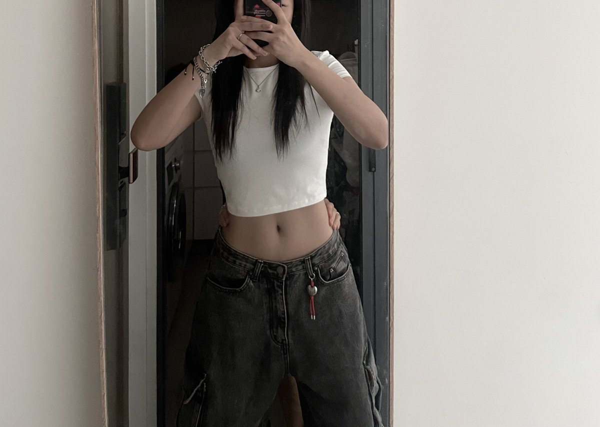엄마가 사진에 나오고 싶다 하셔서 손으로 피터링 하심