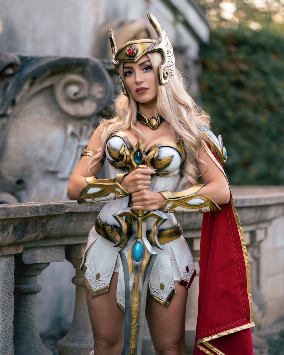 MundoMasters's tweet image. ¡Tremendo cosplay de She-ra de @lisamancinerh !
¡Por el Honor de Grayskull!
¡Buenos días a todos!