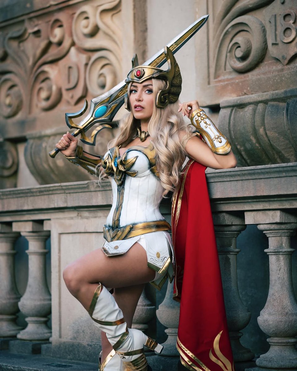 MundoMasters's tweet image. ¡Tremendo cosplay de She-ra de @lisamancinerh !
¡Por el Honor de Grayskull!
¡Buenos días a todos!