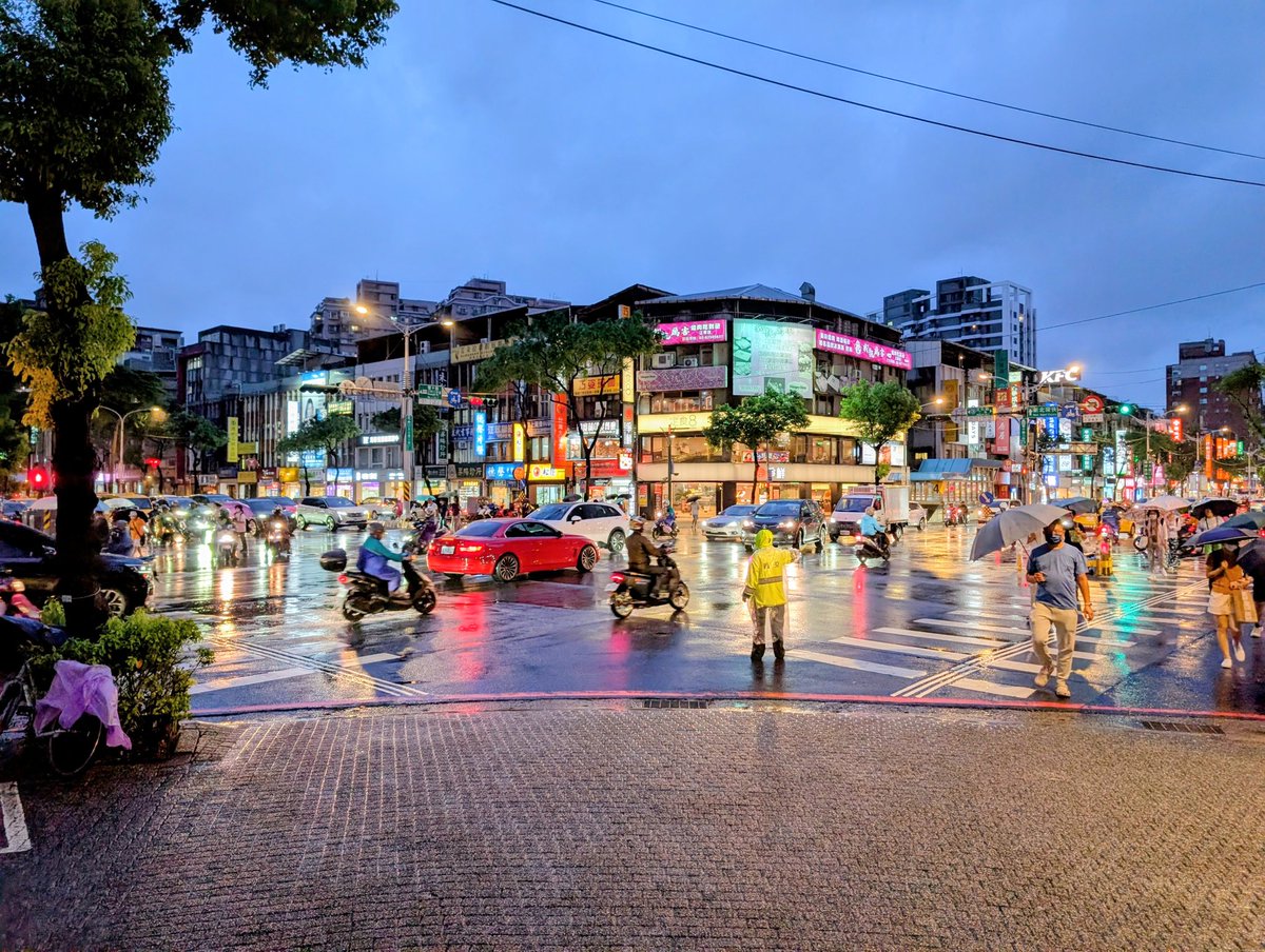 POV: You're crossing the street in New Taipei