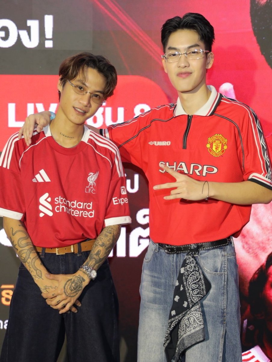 broadcastthai's tweet photo. เต็มไปด้วย เหล่าศิลปิน ดารา นักแสดง พี่แดง ธัญญา, พี่อ๊อฟ พงษ์พัฒน์, เต๋า สมชาย, มายด์ ลภัสลัล ฯลฯ และแฟนบอลพรีเมียร์ลีค ที่มาร่วมเฮกับแมตซ์หยุดโลก เชียร์กันสุดเสียง 🥳🤩🫶🏻
#พรีเมียร์ลีก
#Monomax
#Liverpool
#Manchesterunited
#Gameononlyonmonomax https://t.co/SVmINywVsM