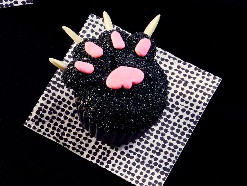 NicolesChoice1's tweet image. HALLOWEEN CUPCAKES Too Cute to Eat (4)
- Monster Eye
- Monster Face
- Monster Paw
- Monster Eyes Cupcake Balls

#halloweencupcakes #halloween #cupcakes #halloween2025 #desserts #halloweendesserts