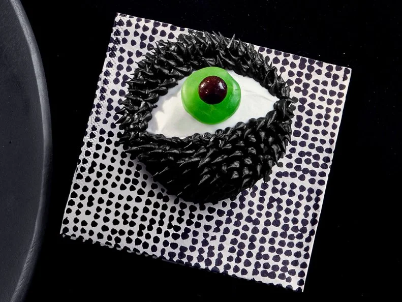 NicolesChoice1's tweet image. HALLOWEEN CUPCAKES Too Cute to Eat (4)
- Monster Eye
- Monster Face
- Monster Paw
- Monster Eyes Cupcake Balls

#halloweencupcakes #halloween #cupcakes #halloween2025 #desserts #halloweendesserts