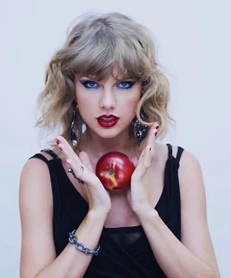 swiftiewcs's tweet image. Happy National Apple Day! 🍎