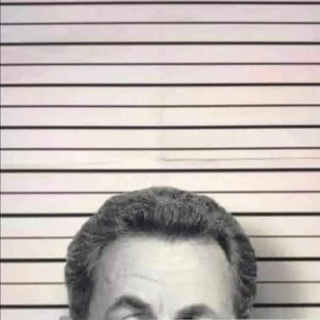 1ère photo de #Sarkozy à son entrée à la prison de la santé