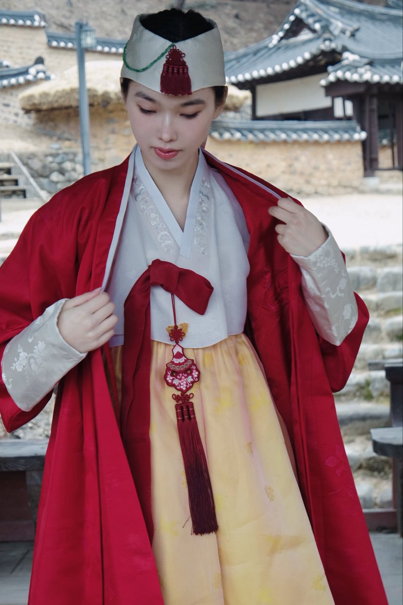 mindam_'s tweet image. 여러분 오늘 한복의 날인거 알고 계신가요!??
인용으로 여러분의 이쁜 한복사진 자랑해주세요!!

3: 파란색한복@ganu25806 
#2025한복의날 #한국풍 #한복