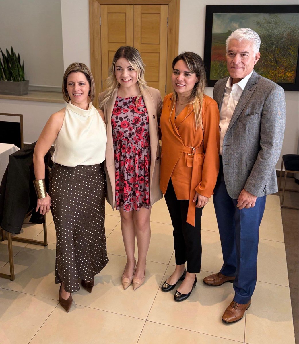 Hoy fui testigo de la firma del convenio “Queretanas con Energía”, entre la Agencia de Energía del Estado de Querétaro y Voz Experta A.C.
Este acuerdo representa un avance clave para impulsar la participación de las mujeres en el sector energético, fomentando la colaboración