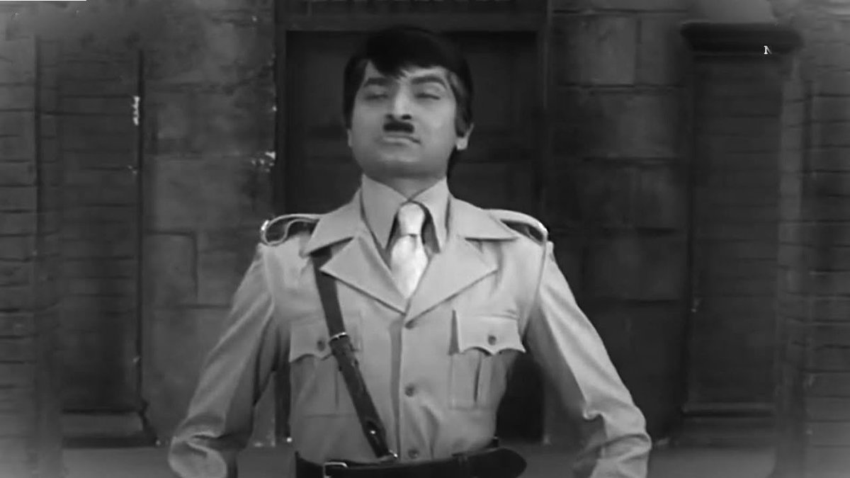 pallavict's tweet photo. #Asrani ji was a GOVARDHAN of talent 

His versatility & comic timing in movies like Sholay, Chupke Chupke, Chhoti Si Baat, Abhiman, Aap Ki Kasam, Dhamaal & so many movies over ~ 5 decades have left a permanent mark on Hindi movies 

Even in death, what timing !

2 days before Govardhan Puja 2025 

Om Shanti Om🙏🙏