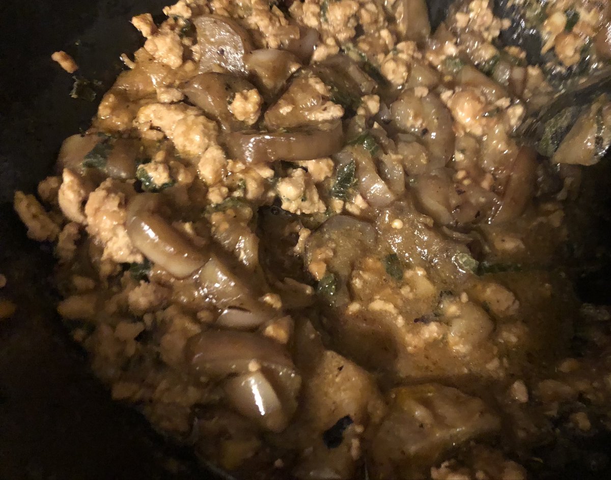 いただき物のナス🍆３種。

昨日は煮浸し。
今日は麻婆茄子。
明日は何にしようかな。