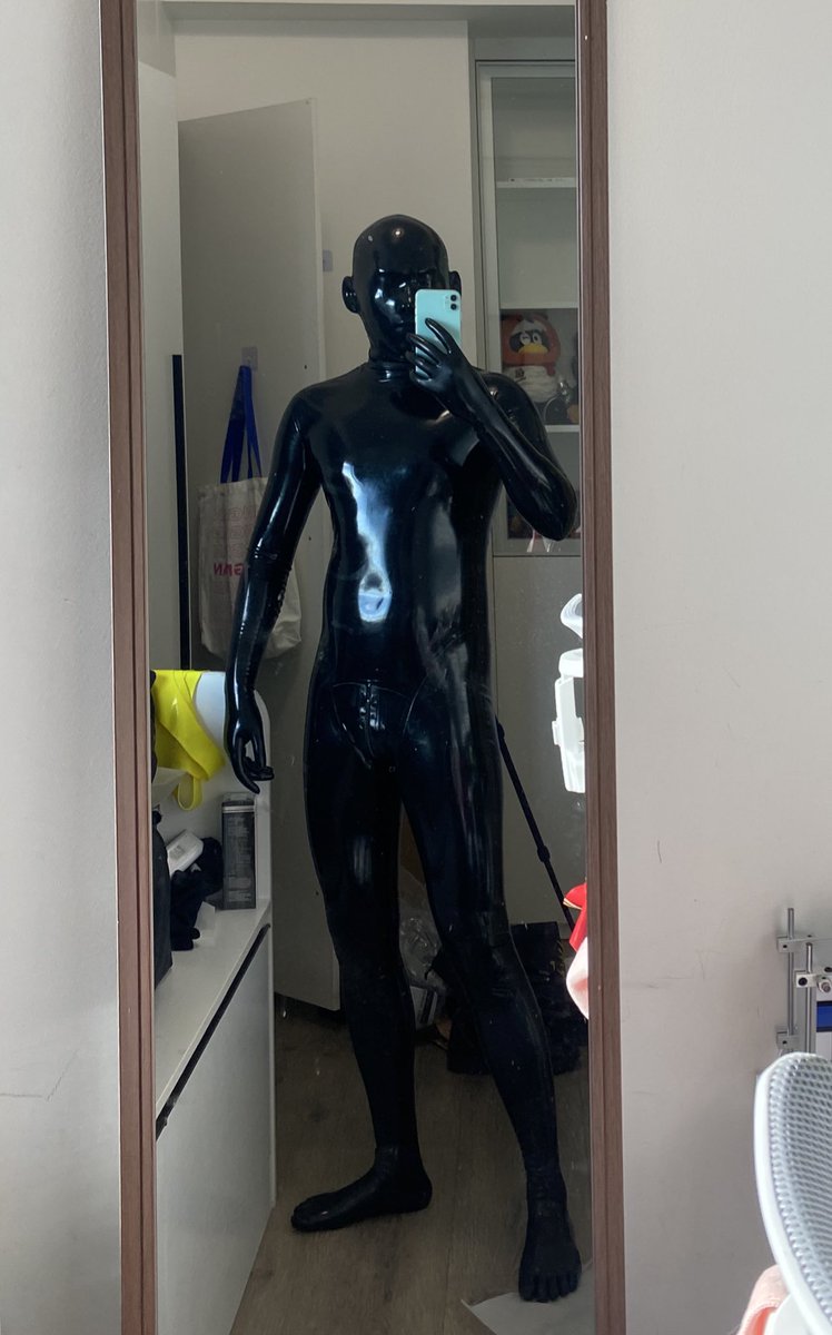 天气转凉就很适合把自己包起来晒太阳（？

Hood：<a href="/Smitizen/">SMITIZEN</a> 

#smitizen亮面雷神