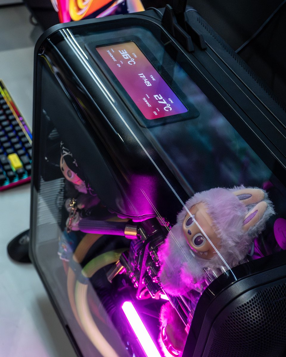 XPCMTeam's tweet image. Modded Hyte X50 by @liquidhaus - Labubu PC build at Twitchcon
#custompc #pcmodding #gaming #gamingpc #pcsetup #extremepc #openframe #watercooling #watercoolingpc #twitchcon #hyte #Labubu #liquidhaus