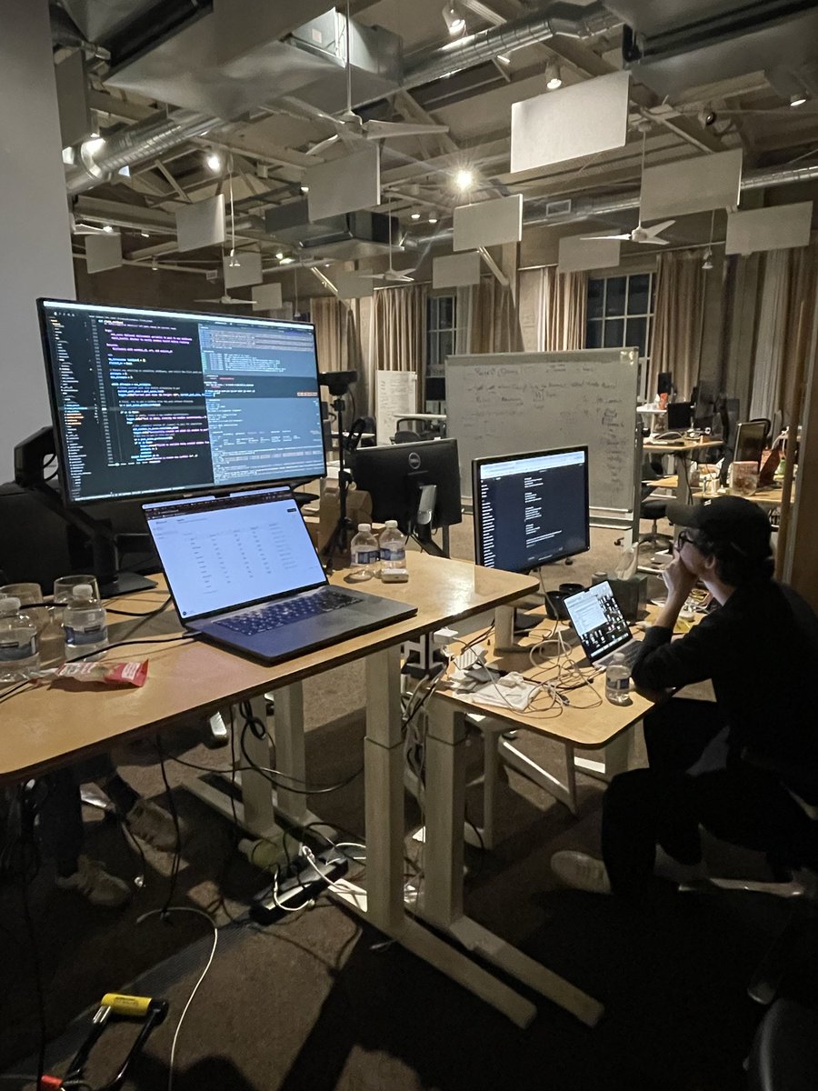 tonilopezmr's tweet image. After the dinner with @sama and @garrytan, back to work 🫡