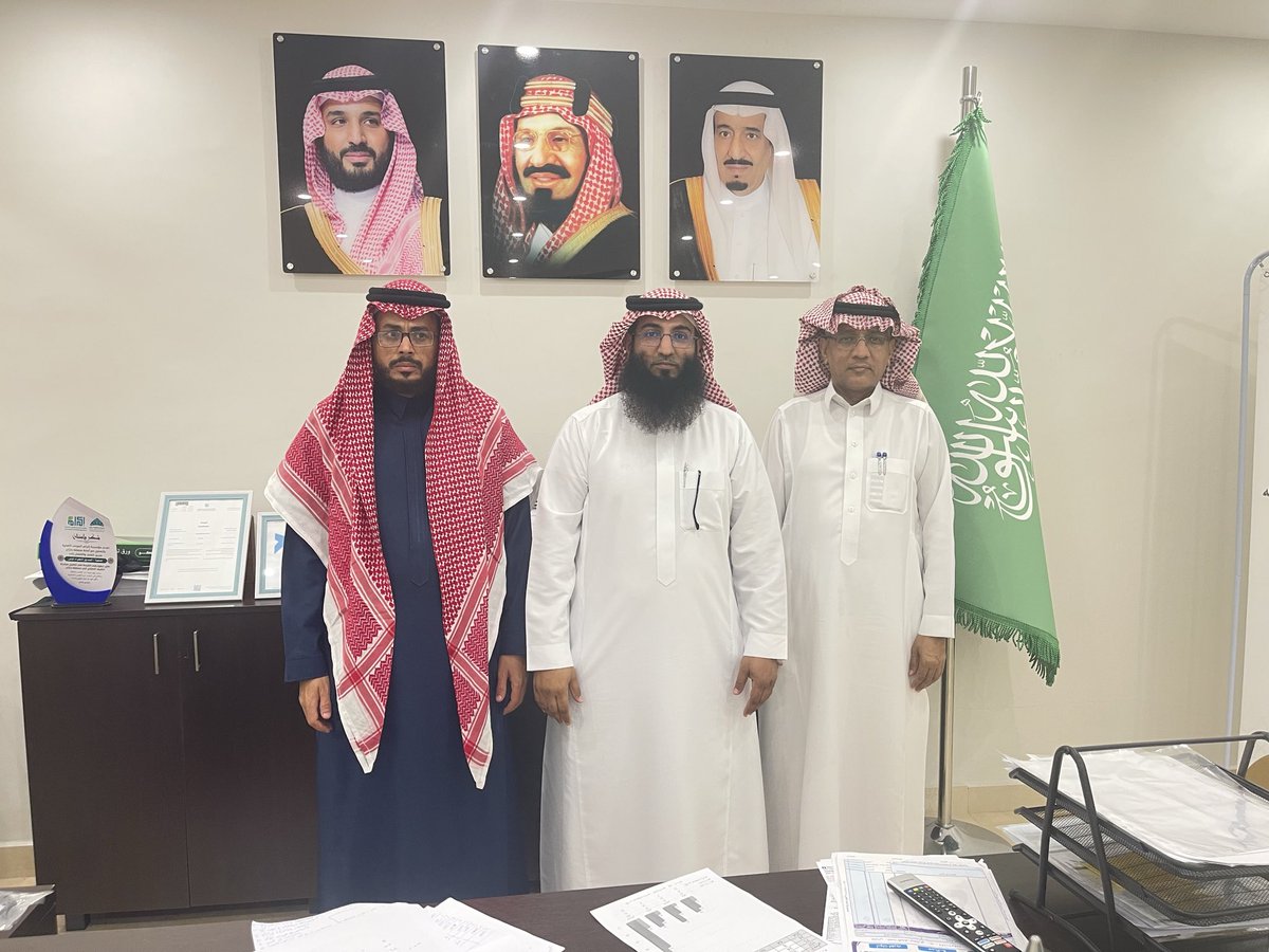 Rifq4300's tweet photo. قام أعضاء جمعية رفق لاكرام الموتى بمحافظة صامطة  بمثلها الأستاذ حمود مباركي والأستاذ بدر صميلي بزيارة لجمعية الصديق  لإكرام الموتى بمدينة جازان واستمعوا لشرح مفصل من نائب الرئيس للجمعية الشيخ عبدالعزيز الغامدي عن عمل الجمعية ودورها في خدمة إكرام الموتى واهم المغاسل النموذجية . https://t.co/yS40x7teac