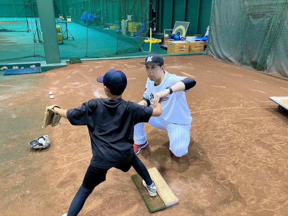 マリーンズ・ベースボールアカデミーでは、小林宏之コーチによる特別