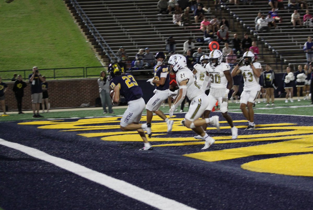 Gage Keaton with one of Huff's five TD passes against Emporia <a href="/ucobronchofb/">UCO Football</a> <a href="/ucoathletics/">UCO Bronchos</a>