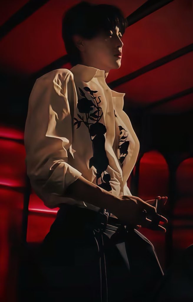 OnlyTianXuning's tweet photo. He radiates sex appeal effortlessly, like it’s woven into his very being 🚬

#TianXuning #RevengedLove #BornToBeSexy https://t.co/QSF2cuYNlp