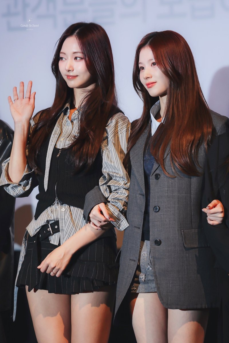 251020 무대인사

💜💙

#ONCE #원스 #TWICE #트와이스 
#TWICE_10th_Anniversary
#쯔위 #TZUYU #ツウィ #子瑜 #周子瑜
#사나 #SANA #サナ