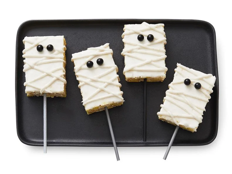 NicolesChoice1's tweet image. HALLOWEEN DESSERTS for a Great Party (13)
- Chocolate-Cinnamon Skeleton Cookies
- Cinnamon Cereal Treat Mummies

#chocolate #cookies #cinnamon #halloweendesserts #halloween #halloween2025 #desserts