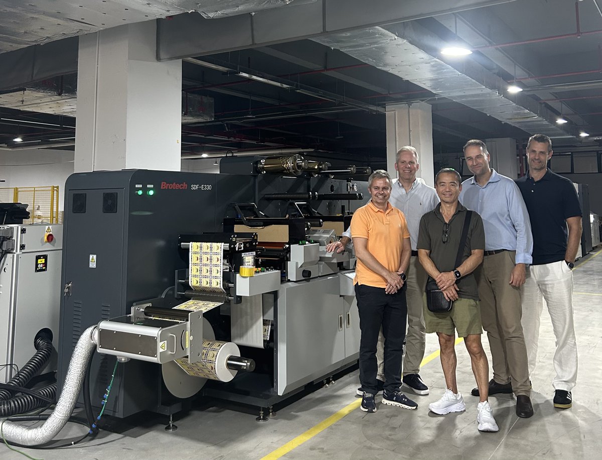 ✅ SDF-E Acceptance Completed | Dongguan
Joint acceptance with Chromos and Konsis–Selpro Etikett (Norwegian client). Scope of acceptance: Corona treatment, cold foiling, dry lamination, die-cutting, and automatic slitting. Next stop: Norway: installation and commissioning. 🏭🤝