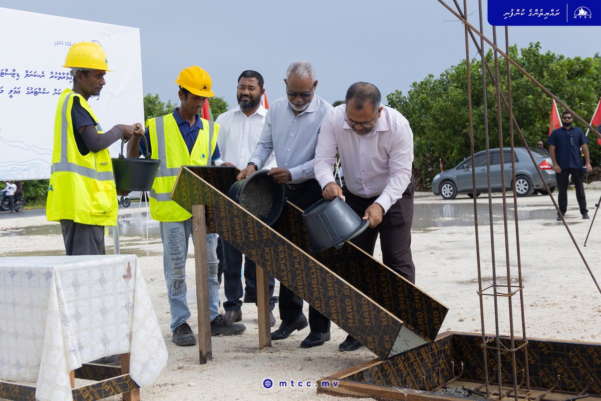 MTCCPlc's tweet image. ލ. ފޮނަދޫ ރީޖަނަލް އިމަޖެންސީ އޮޕަރޭޝަން ސެންޓަރު ޢިމާރާތްކުރުމުގެ މަޝްރޫޢުގެ ޢަމަލީ މަސައްކަތް ފެށުމުގެ ރަސްމިއްޔާތު ބާއްވައިފި

ޕްރެސް ރިލީޒް:
tinyurl.com/yzhvdn9w
