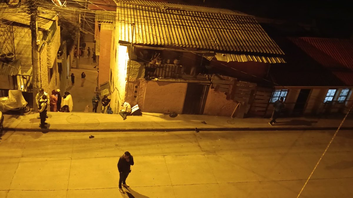 #Urgente | Nueva balacera deja un muerto y un herido en Las Peñas al norte de Cuenca. 

Video vivo: facebook.com/share/v/16F78Z…