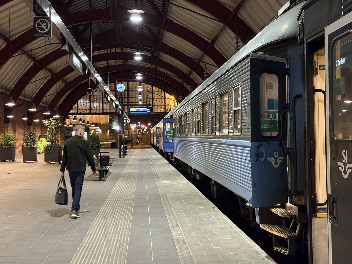 とまともでる STAFF STYLING｜THE SHOP YOHJI YAMAMOTO