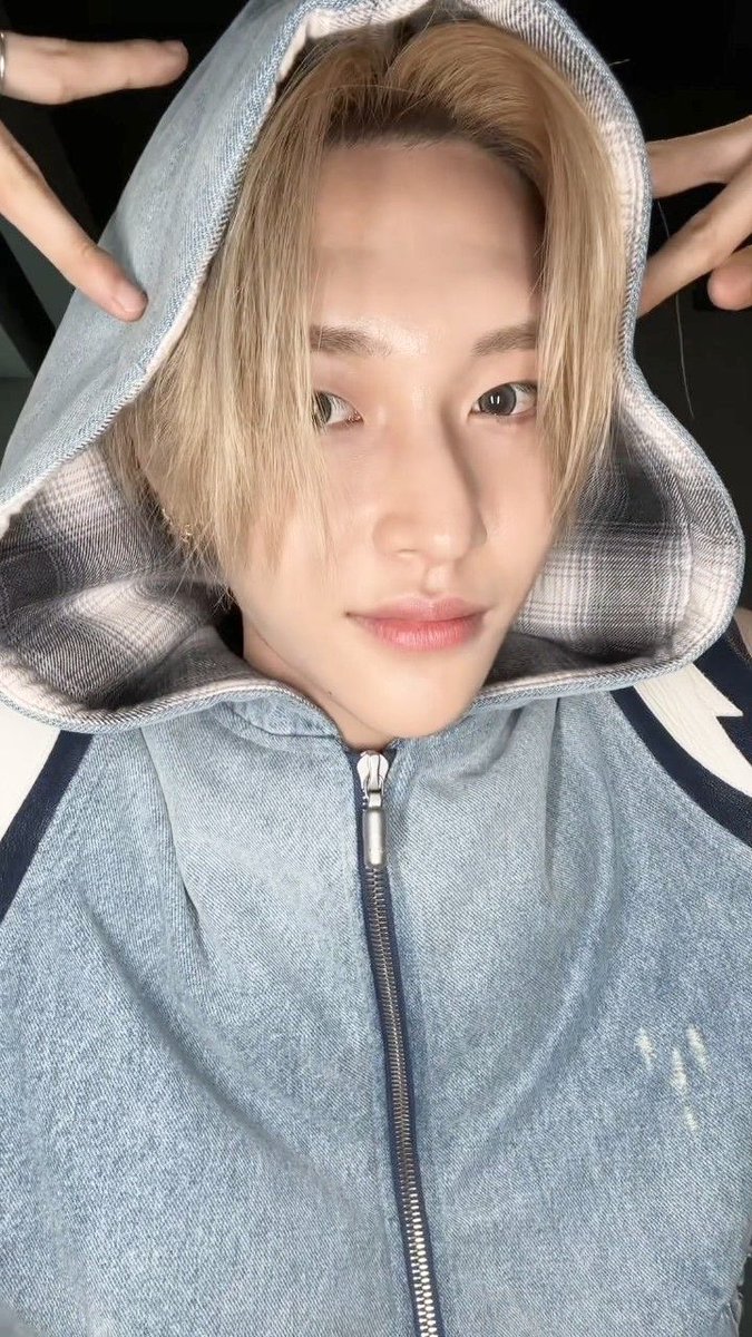 หน้าดื้อๆ ผมบลอนยาวเข้ากันทิ่สุดอะ^ ̳ᴗ ·̫ ᴗ ̳ ^♡