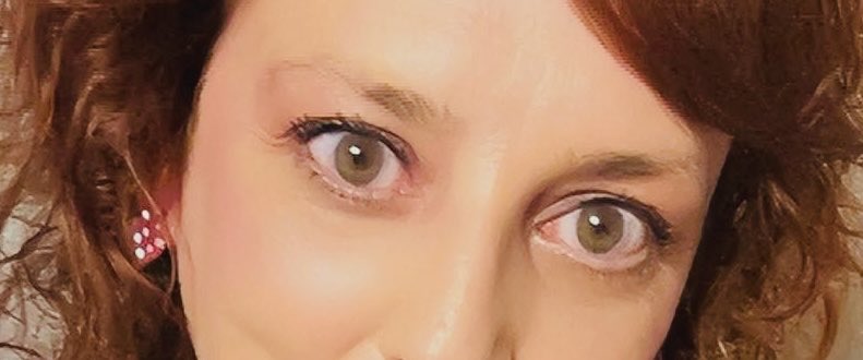 Yo si quiero que alguien me invite un vino, suba una foto mía y ponga...
"A ella le gusta el vino y a mí me gusta ella"
🩶🤍

Martes

Buenos días 🙂