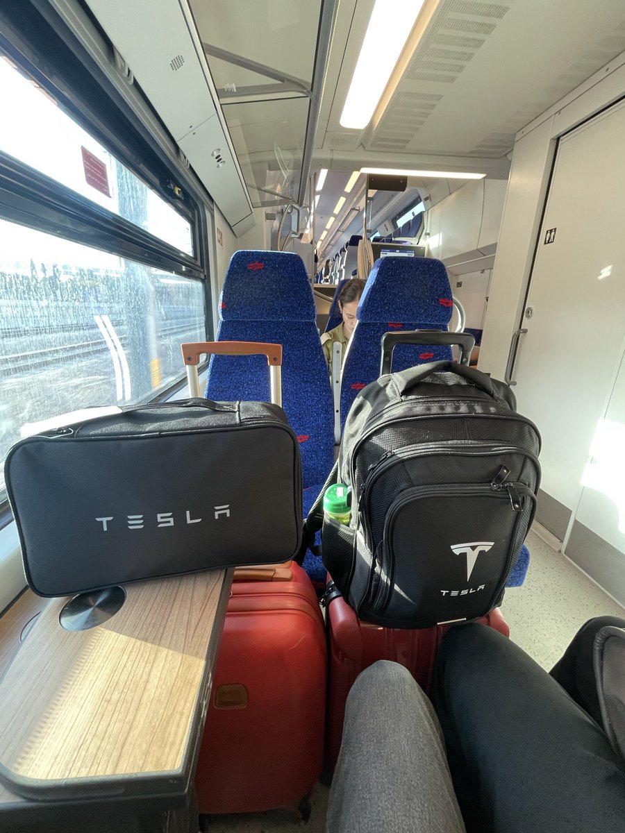 The journey begins,
France, United States, Dubai and we’ll see what else…

I started a subscription plan, where I’ll update content from my trips in a more personal way—like lives, and spaces with the camera on.

I don’t know if it interests anyone, but if it does, thanks in