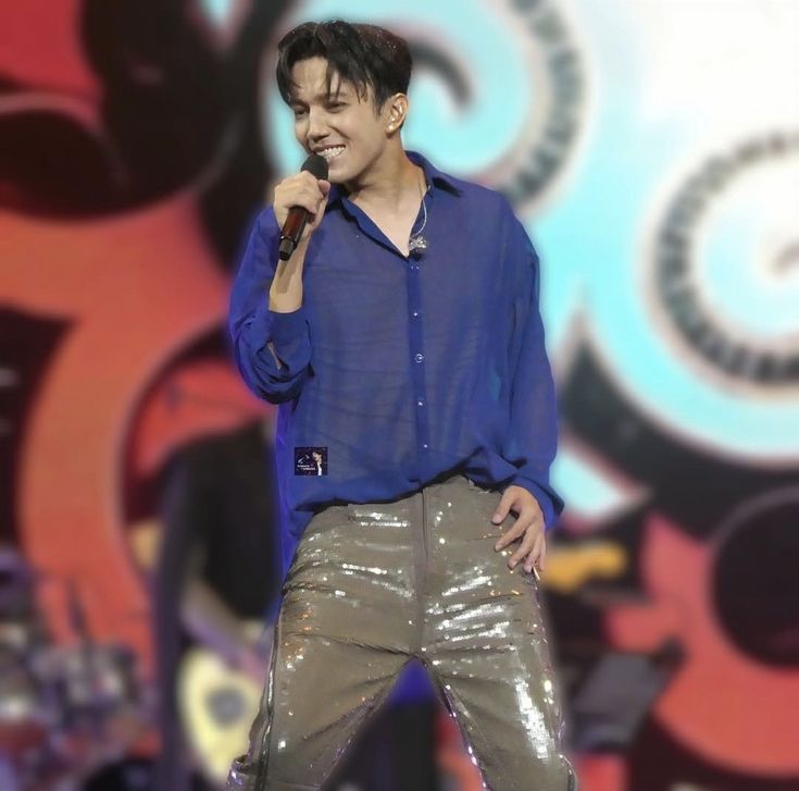 DQ_BEST's tweet image. Realmente me gustan todas las canciones interpretadas por Dimash, al escuchar sus increíbles y conmovedoras interpretaciones, obtienes un placer increíble y experimentas emociones indescriptibles. 
CONCIERTO DIMASH EN BARCELONA
#Dimash
DIMASH CONQUISTA EL MUNDO